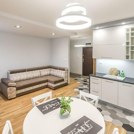 Apartament 48M W Centrum Grojca Grojec  Dış mekan fotoğraf