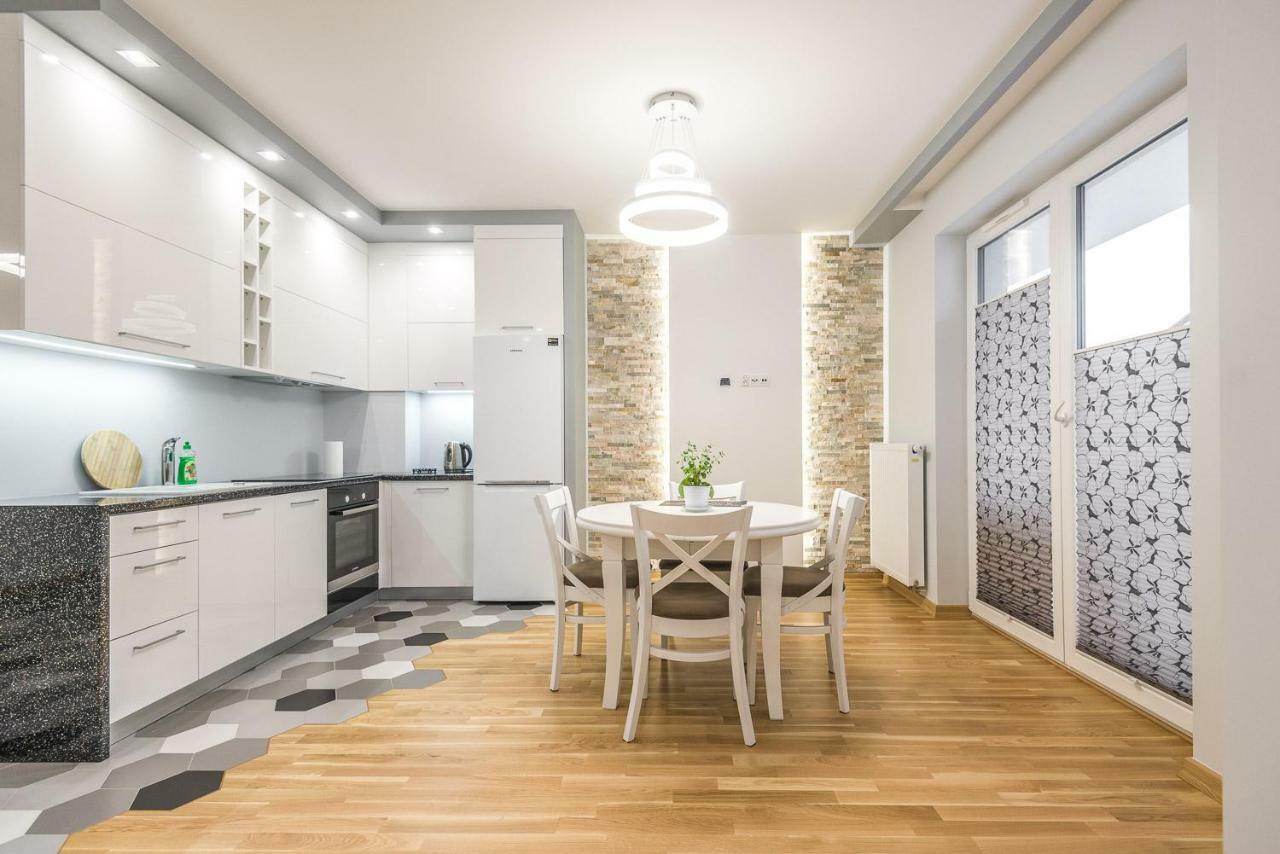 Apartament 48M W Centrum Grojca Grojec  Dış mekan fotoğraf