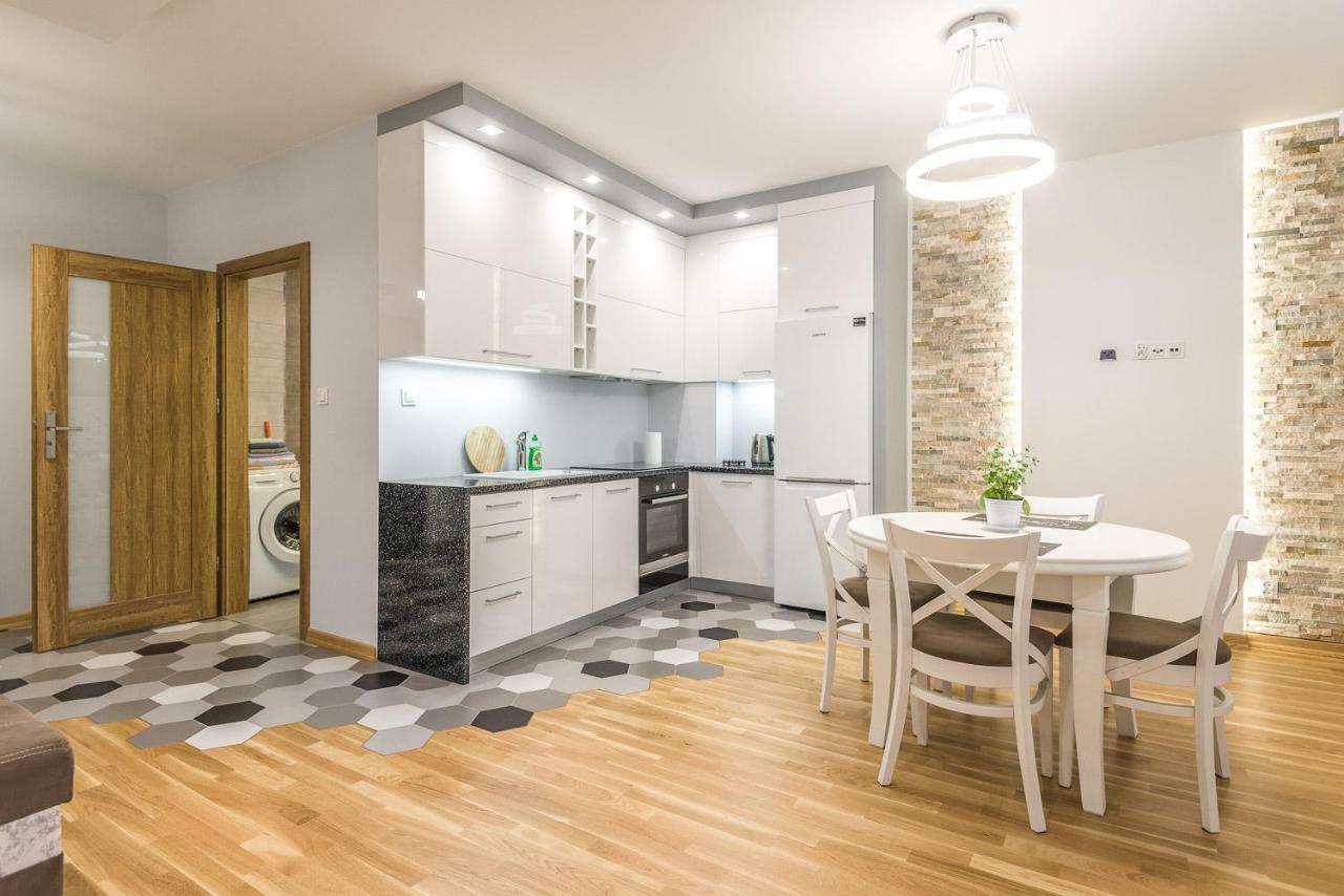 Apartament 48M W Centrum Grojca Grojec  Dış mekan fotoğraf